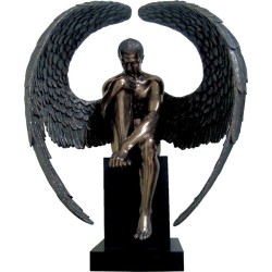 Αγγελος λυπημένος, γυμνός με φτερά καθισμένος σε βάση (Μπρούτζινο άγαλμα 66εκ.)